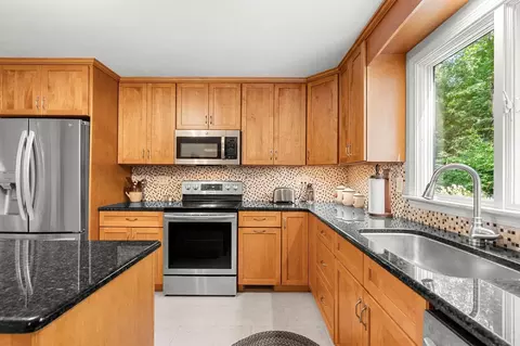 Kitchen - 39 Ashbrook Dr, Hampton, NH 03842 photo 5 of 5