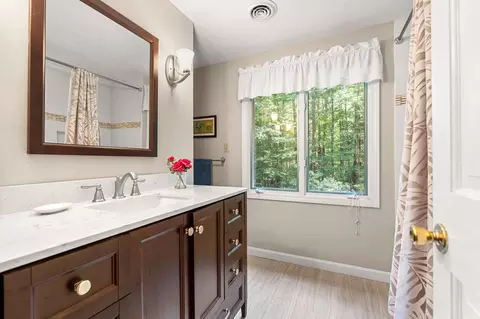 Bath - 39 Ashbrook Dr, Hampton, NH 03842 photo 4 of 5