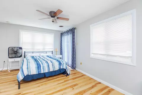 Bedroom - 4 H St, Hampton, NH 03842 photo 6 of 12