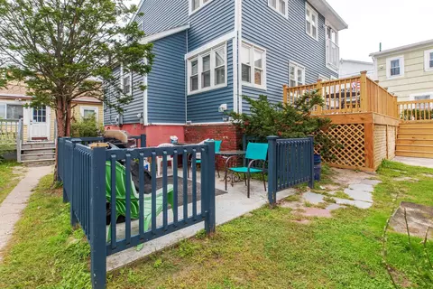 Exterior - 4 H St, Hampton, NH 03842 photo 3 of 4