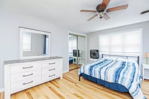 Bedroom - 4 H St, Hampton, NH 03842 photo 4 of 12