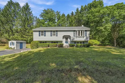7 Bancroft Rd, Londonderry, NH 03053