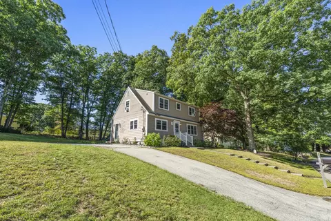 13 Timberline Dr, Nashua, NH 03062