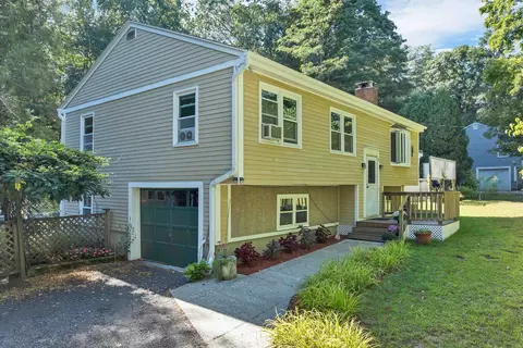 33 Gale Village Rd, Newton, NH 03858