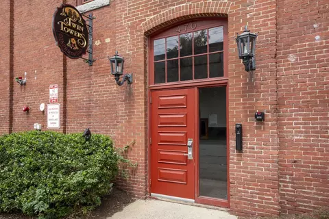 470 Silver St #319, Manchester, NH 03103