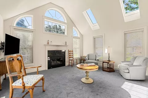 Living - 55 Hampton Meadows Rd #55, Hampton, NH 03842 photo 4 of 5