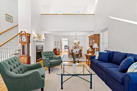 Living - 55 Hampton Meadows Rd #55, Hampton, NH 03842 photo 2 of 5