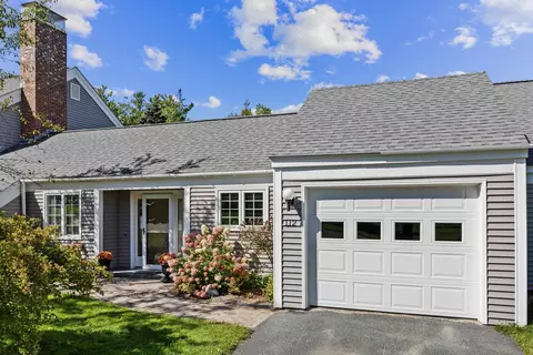 112 Hilltop Pl #112, New London, NH 03257