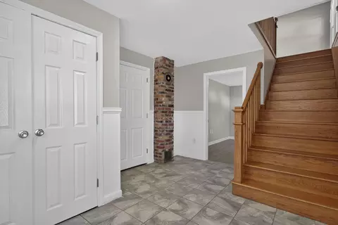Entry Way - 39 Hillside Ave, Derry, NH 03038 photo 2 of 2