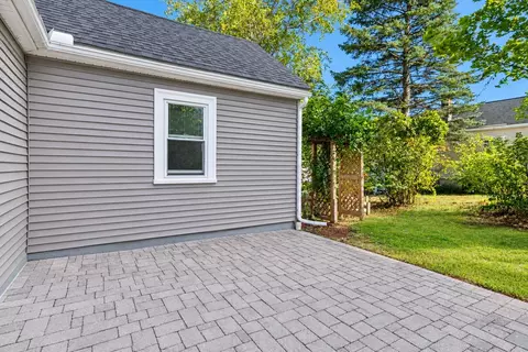 Exterior - 39 Hillside Ave, Derry, NH 03038 photo 3 of 4