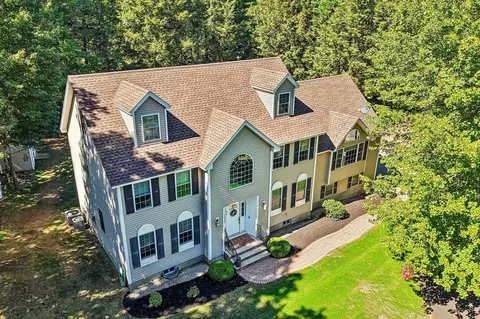 57 Mcintosh Rd, Danville, NH 03819
