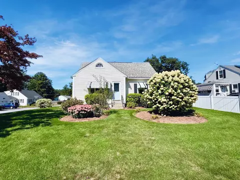 11 Victor Ave, Nashua, NH 03060