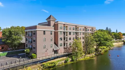52 Main St #404, Nashua, NH 03064