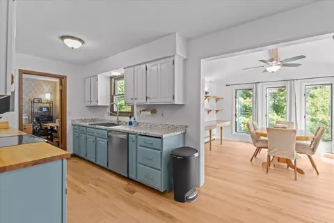 Kitchen - 147 Browns Trce, Jericho, VT 05465 photo 2 of 4