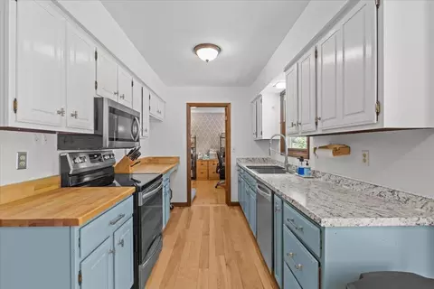 Kitchen - 147 Browns Trce, Jericho, VT 05465 photo 1 of 4