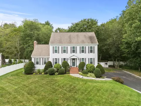 18 Quaker Ln, Seabrook, NH 03874