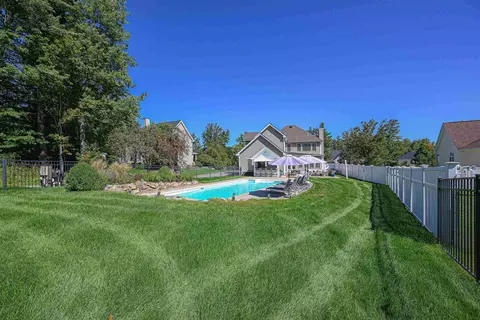 45 Constance St, Bedford, NH 03110