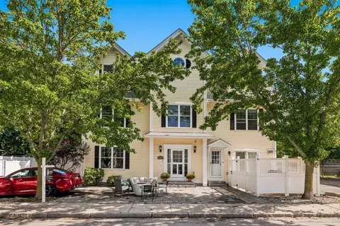 43 Cornwall St #A, Portsmouth, NH 03801