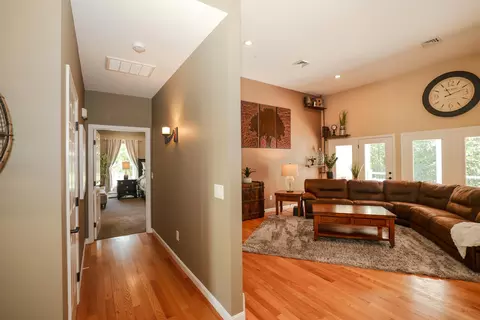Entry Way - 21 Barberry St, Hooksett, NH 03106 photo 2 of 5