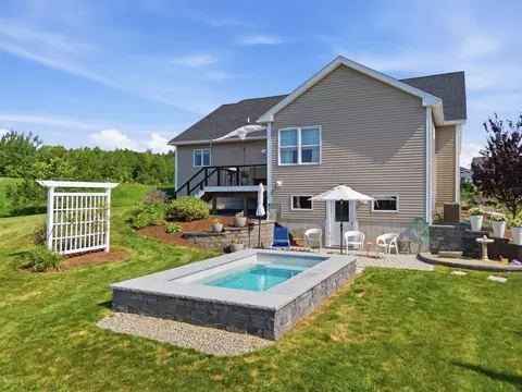 Exterior - 30 Apple Way, Epping, NH 03042 photo 8 of 10