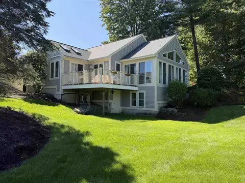 43 Pebble Beach Dr, Bedford, NH 03110