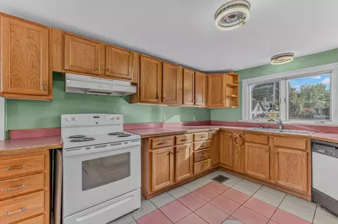 Kitchen - 51 School St, Lisbon, NH 03585 photo 2 of 3