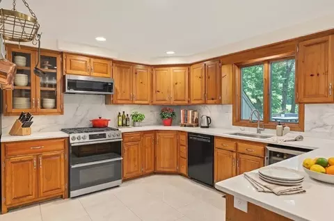 Kitchen - 9 Millstream Dr, Exeter, NH 03833 photo 2 of 3