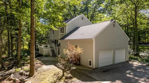 Exterior - 9 Millstream Dr, Exeter, NH 03833 photo 5 of 7