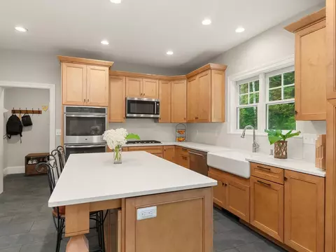Kitchen - 747 Terrace Dr, Williston, VT 05495 photo 6 of 9