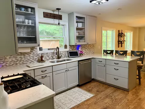 Kitchen - 46 Foothills Dr, Jericho, VT 05465 photo 4 of 6