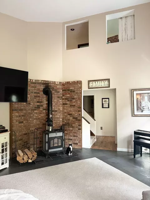 Living - 46 Foothills Dr, Jericho, VT 05465 photo 4 of 5