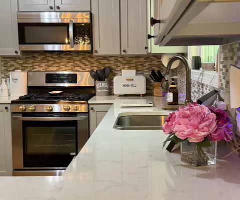 Kitchen - 46 Foothills Dr, Jericho, VT 05465 photo 1 of 6