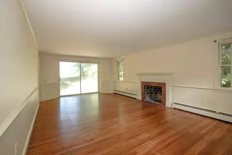 Living - 5 Runawit Rd, Exeter, NH 03833 photo 2 of 6