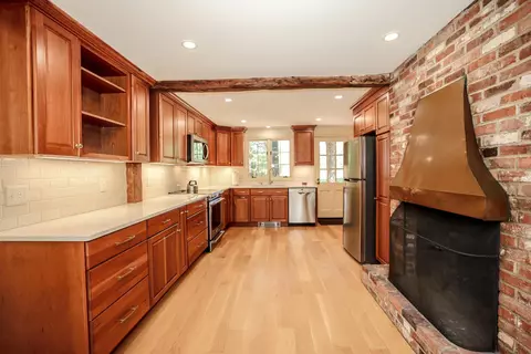Kitchen - 5 Runawit Rd, Exeter, NH 03833 photo 3 of 5