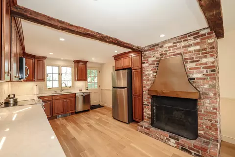 Kitchen - 5 Runawit Rd, Exeter, NH 03833 photo 2 of 5