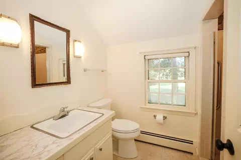 Bath - 5 Runawit Rd, Exeter, NH 03833 photo 1 of 3