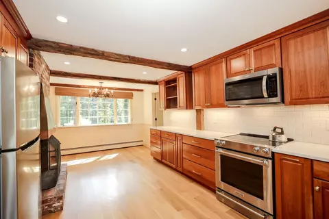 Kitchen - 5 Runawit Rd, Exeter, NH 03833 photo 1 of 5