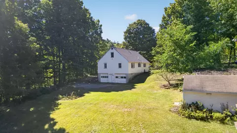 Exterior - 454 E Dunbarton Rd, Goffstown, NH 03045 photo 7 of 9