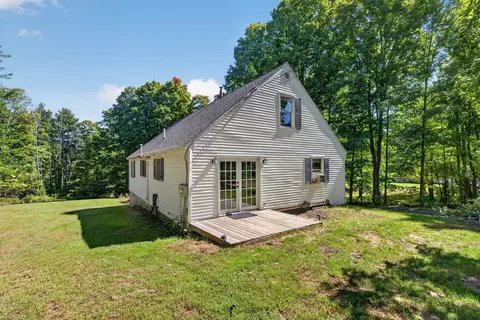 Exterior - 454 E Dunbarton Rd, Goffstown, NH 03045 photo 5 of 9