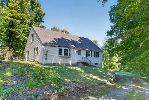 454 E Dunbarton Rd, Goffstown, NH 03045