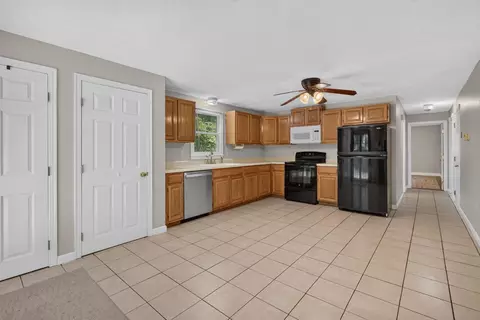 Entry Way - 454 E Dunbarton Rd, Goffstown, NH 03045 photo 3 of 3