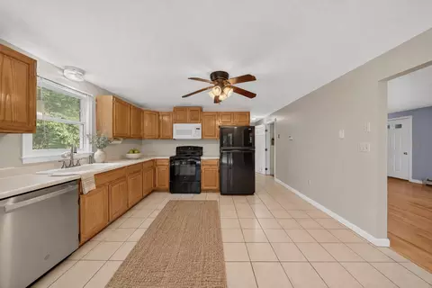 Entry Way - 454 E Dunbarton Rd, Goffstown, NH 03045 photo 1 of 3