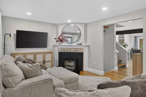 Living - 28 Stacey Cir, Windham, NH 03087 photo 1 of 4