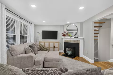 Living - 28 Stacey Cir, Windham, NH 03087 photo 2 of 4