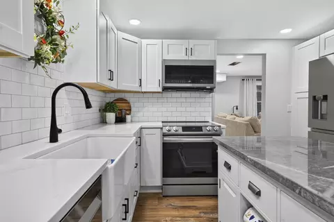 Kitchen - 28 Stacey Cir, Windham, NH 03087 photo 4 of 4