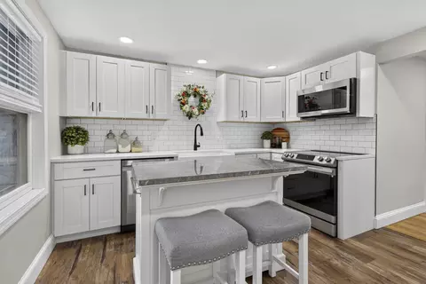Kitchen - 28 Stacey Cir, Windham, NH 03087 photo 2 of 4