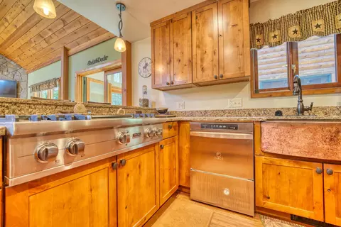 Kitchen - 820 Main St, Andover, NH 03216 photo 4 of 9