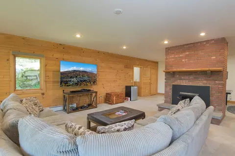 Living - 259 Beechnut Dr, Peru, VT 05152 photo 6 of 7