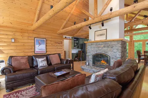 Living - 259 Beechnut Dr, Peru, VT 05152 photo 3 of 7