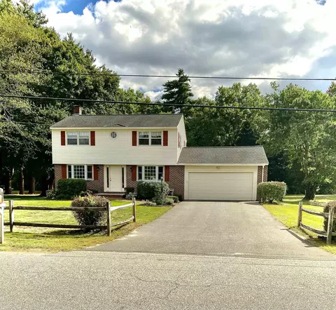 8 Southgate Dr, Bedford, NH 03110
